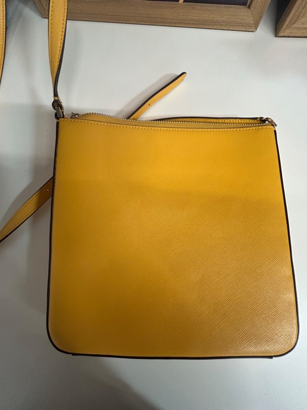 Kate Spade sunshine yellow crossbody purse - Picture 5 of 5